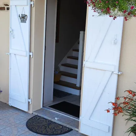 Entre Terre Et Baie Nocleg ze śniadaniem Pontaubault